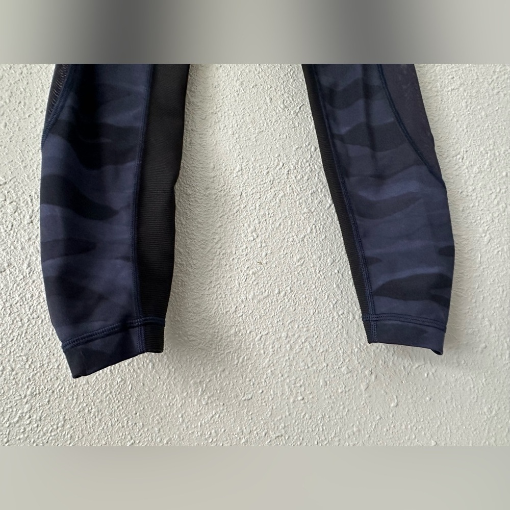 Lululemon Blue Camo Leggings High-Waisted Align Yoga Pants Mesh Sides Size 4 - Picture 4 of 16